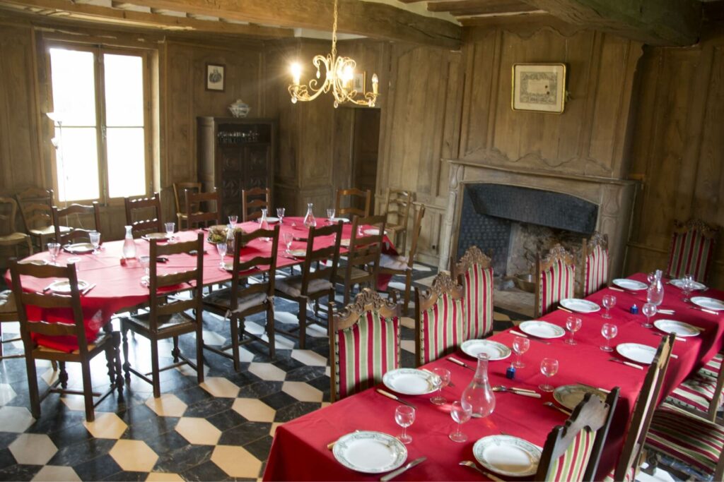 Chateau De La Barillere Location Gite En Mayenne 53 Chateau De La Barillere SALLE A MANGER 1024x683 1